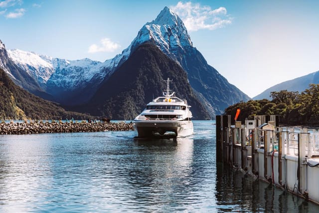 mid-morning-milford-sound-cruise_1